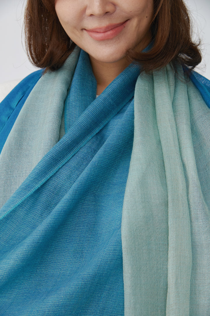 Bleu Élancé Pashmina Y 型披肩 – 優雅動感
