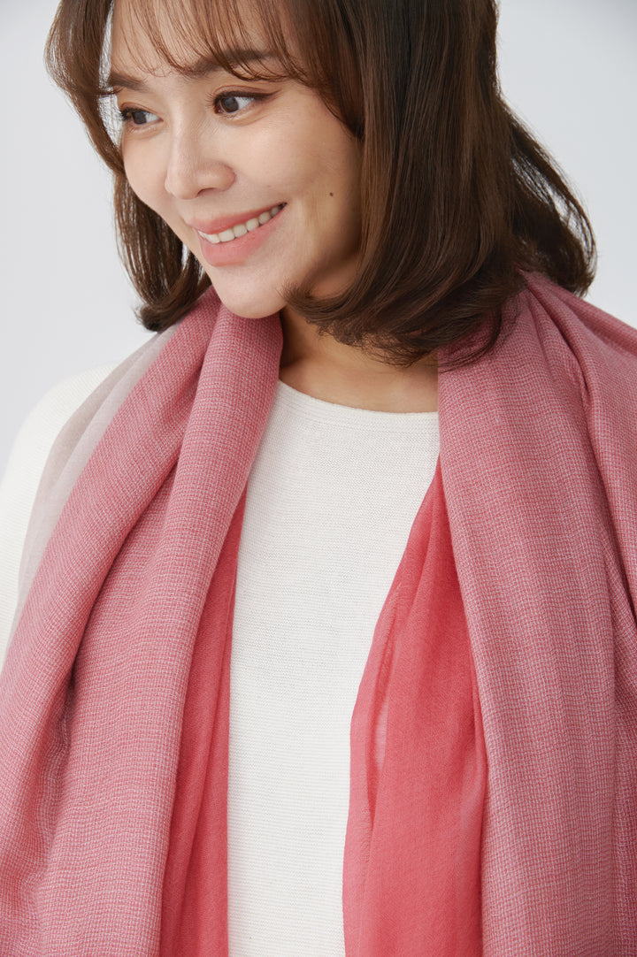Cascade Rose Pashmina Y 型披肩 – 充滿女性魅力